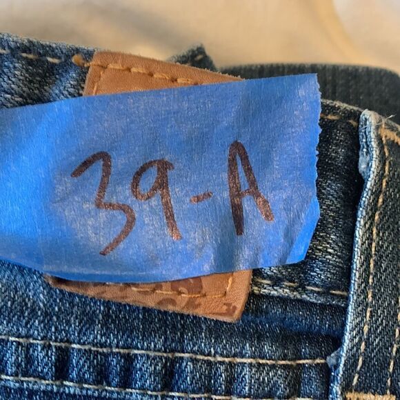 BUCKLE, denim capris, size 28, cotton blend, has some stretch, great condition - Picture 10 of 10